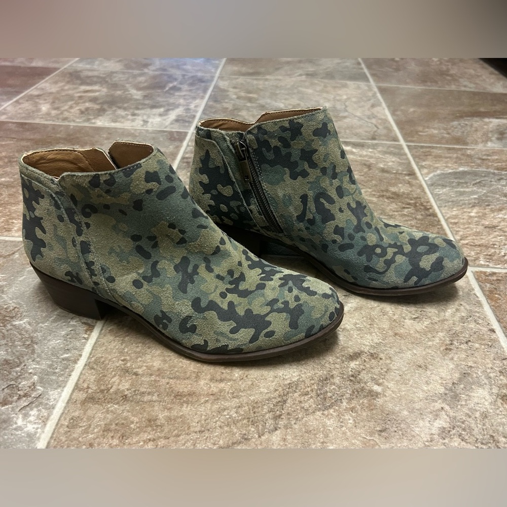 🍀Lucky Brand Camo, Size 6, Ankle boots🍀